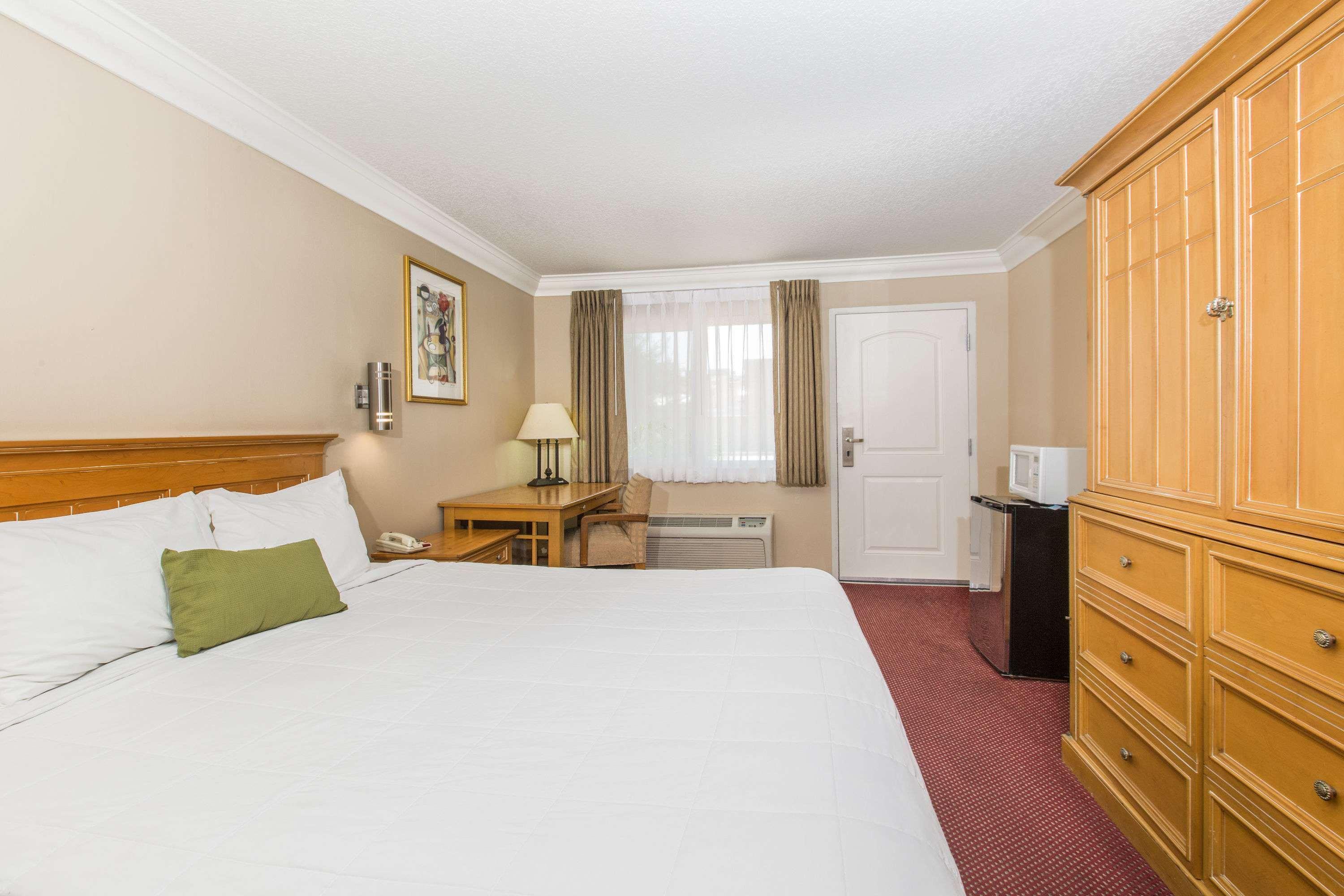 Days Inn By Wyndham Near City Of Hope Duarte Екстериор снимка