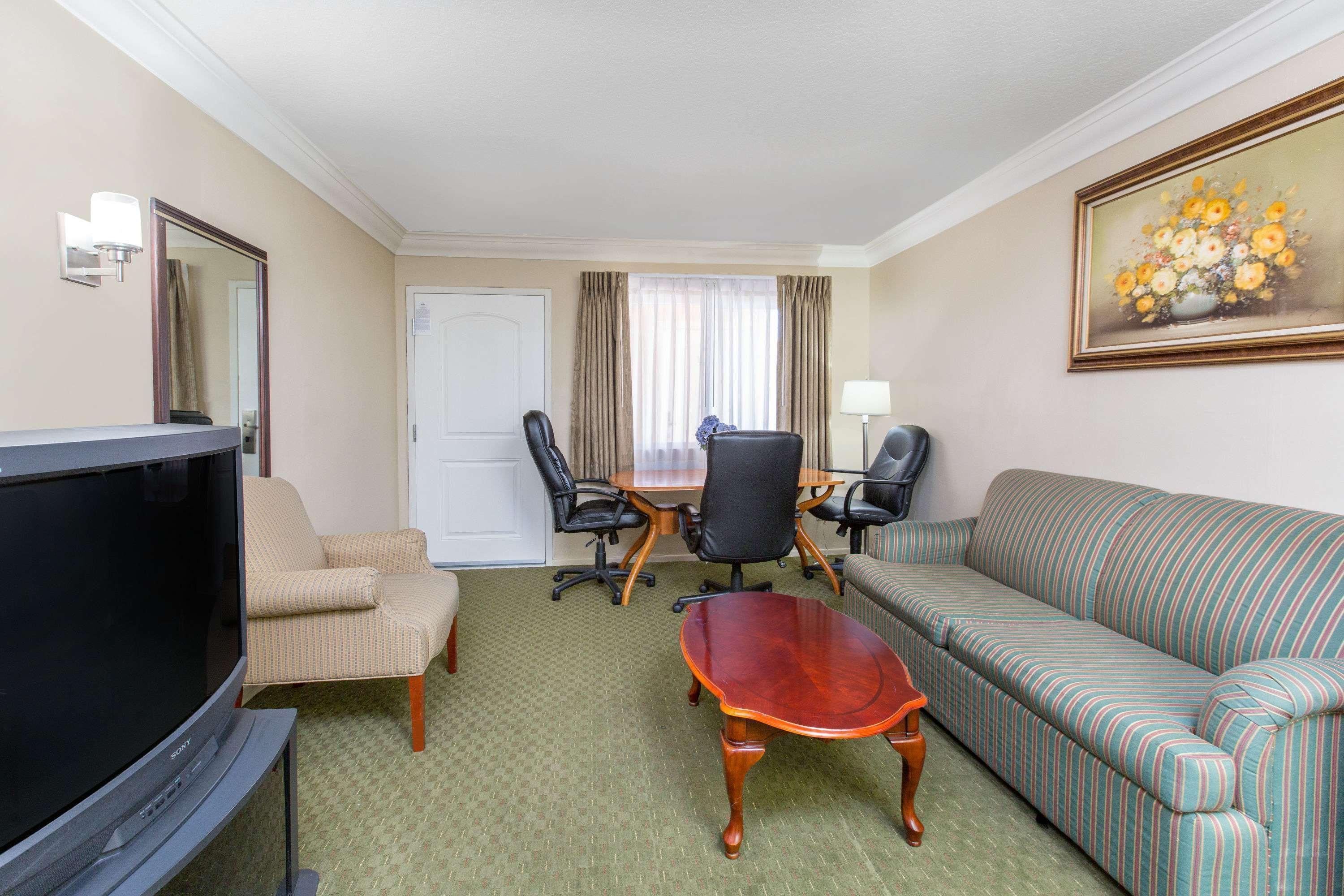 Days Inn By Wyndham Near City Of Hope Duarte Екстериор снимка